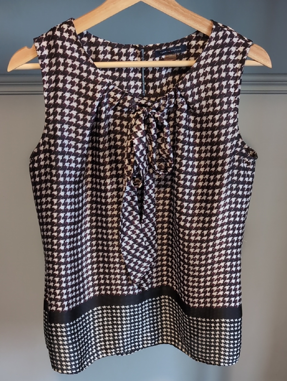 Tommy Hilfiger Black & White Houndstooth Tie-Neck Sleeveless Camisole